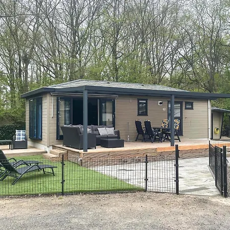 Amazing Stacaravan In Campeggio 4*