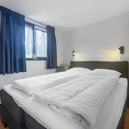 Amazing Stacaravan In Campeggio Zeeland